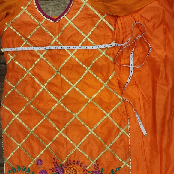 Inidan suit with salwaar kameez and dupatta - Picture 5 of 11